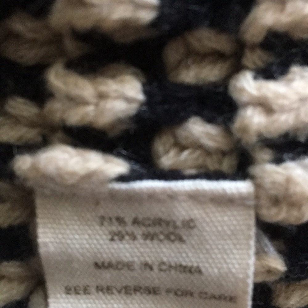 Free People UNIQUE! Chunky cardigan sweater. Great Condition. - Picture 8 of 8